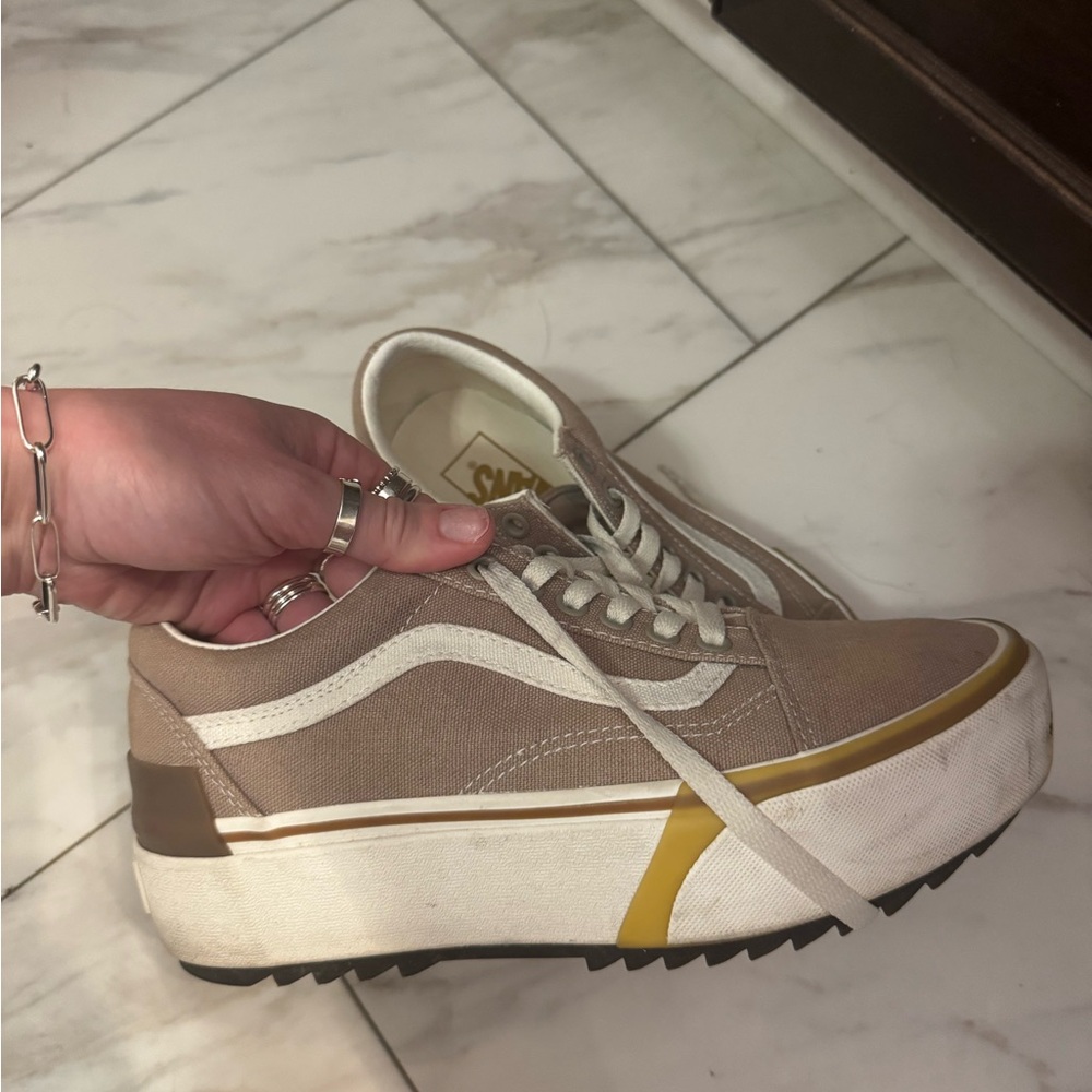 Stacked vans